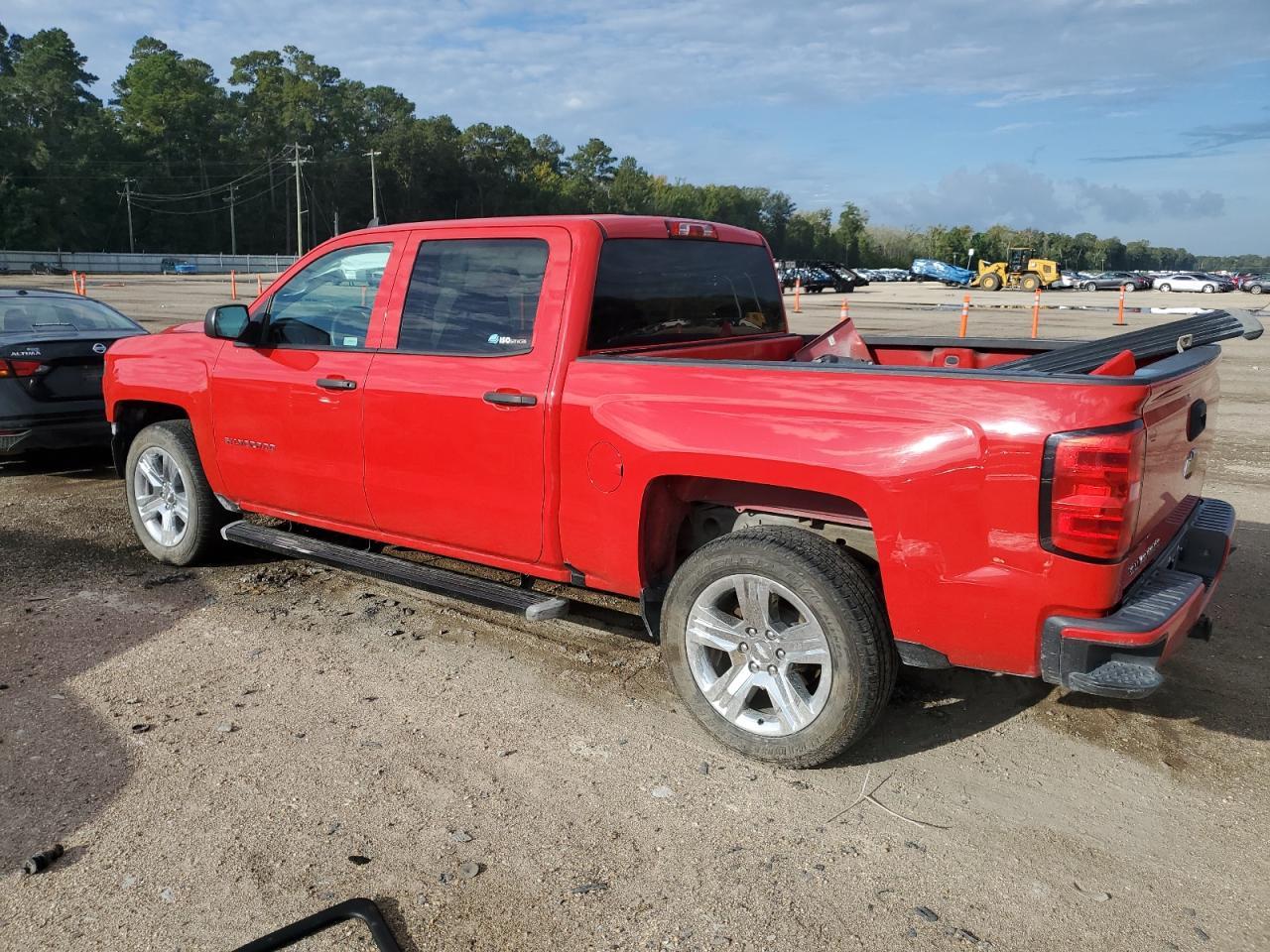 2018 Chevrolet Silverado C1500 Custom - Фото 2