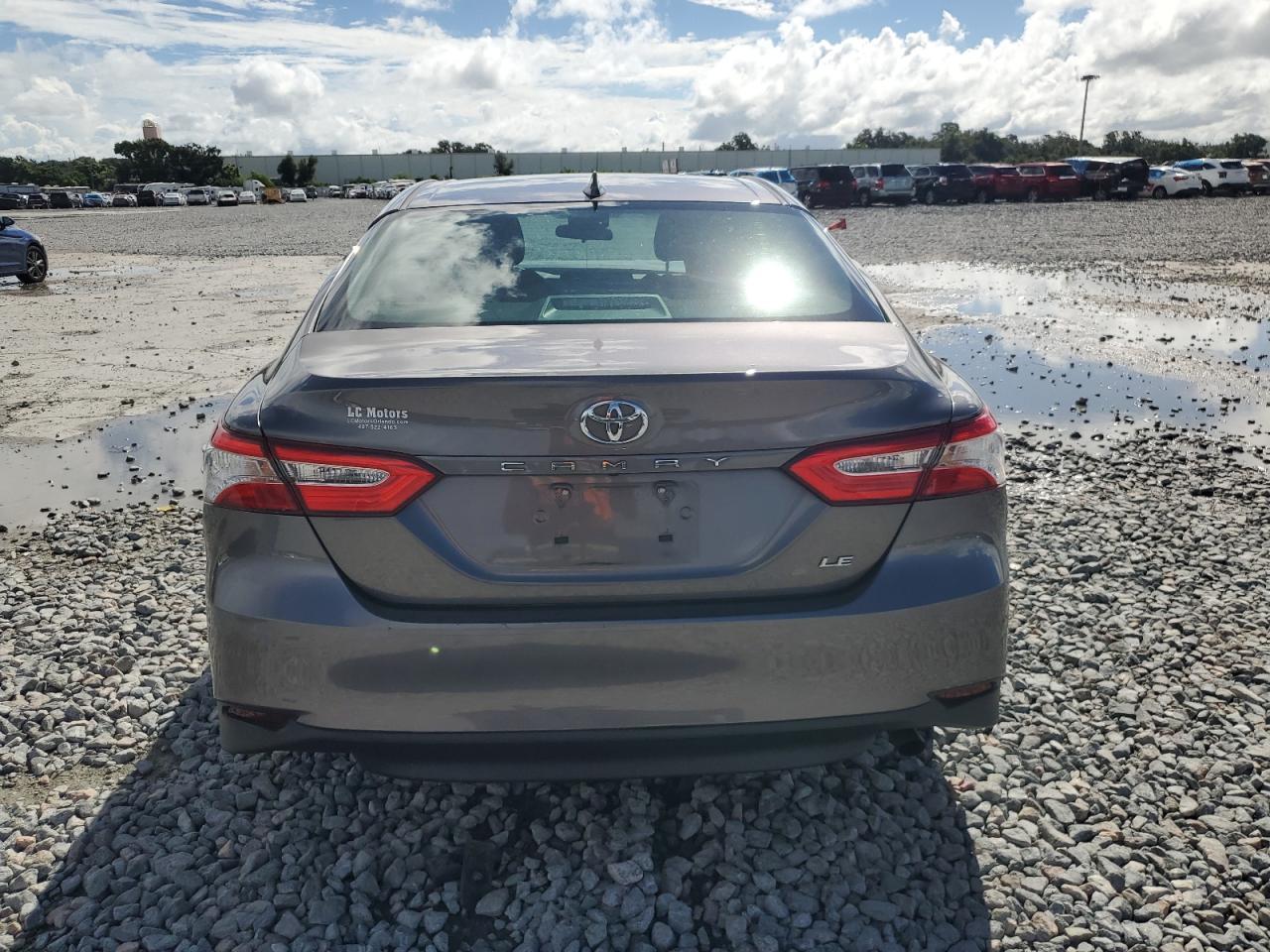 2020 Toyota Camry Le - Фото 6