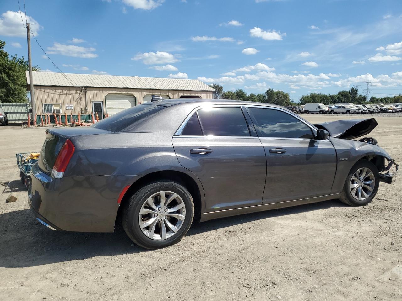 2015 Chrysler 300 Limited - Фото 3