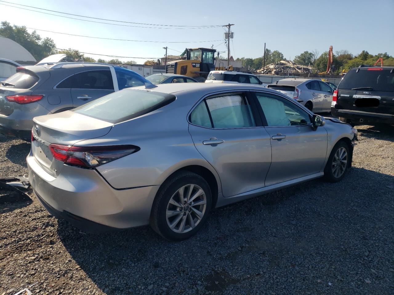 2021 Toyota Camry Le - Image 3