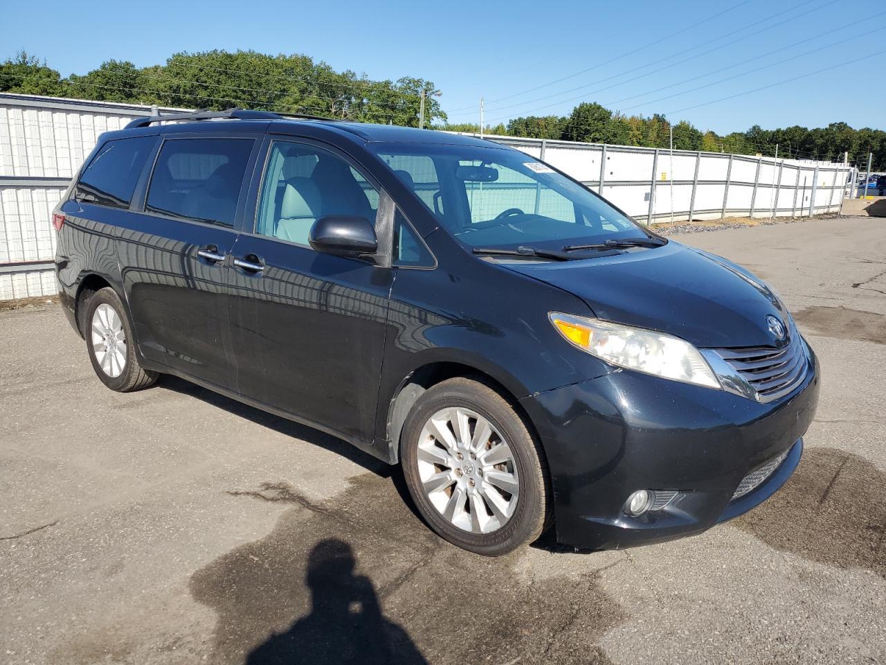 2015 Toyota Sienna Xle - Image 4