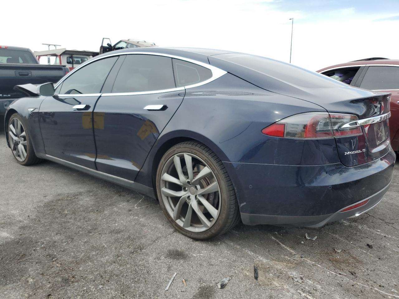 2014 Tesla Model S - Image 2