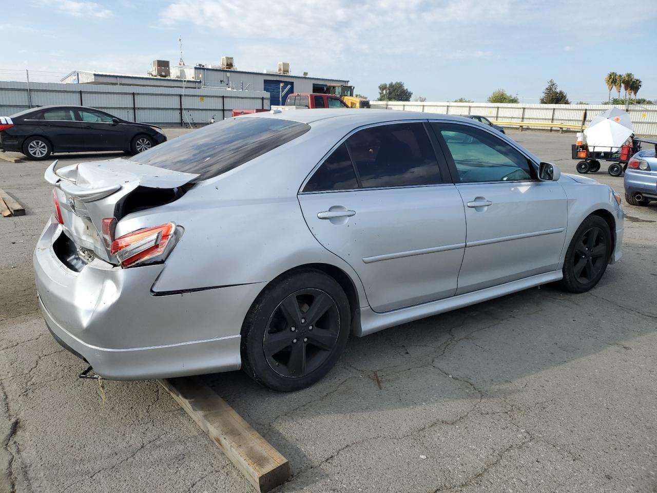 2010 Toyota Camry Base - Фото 3