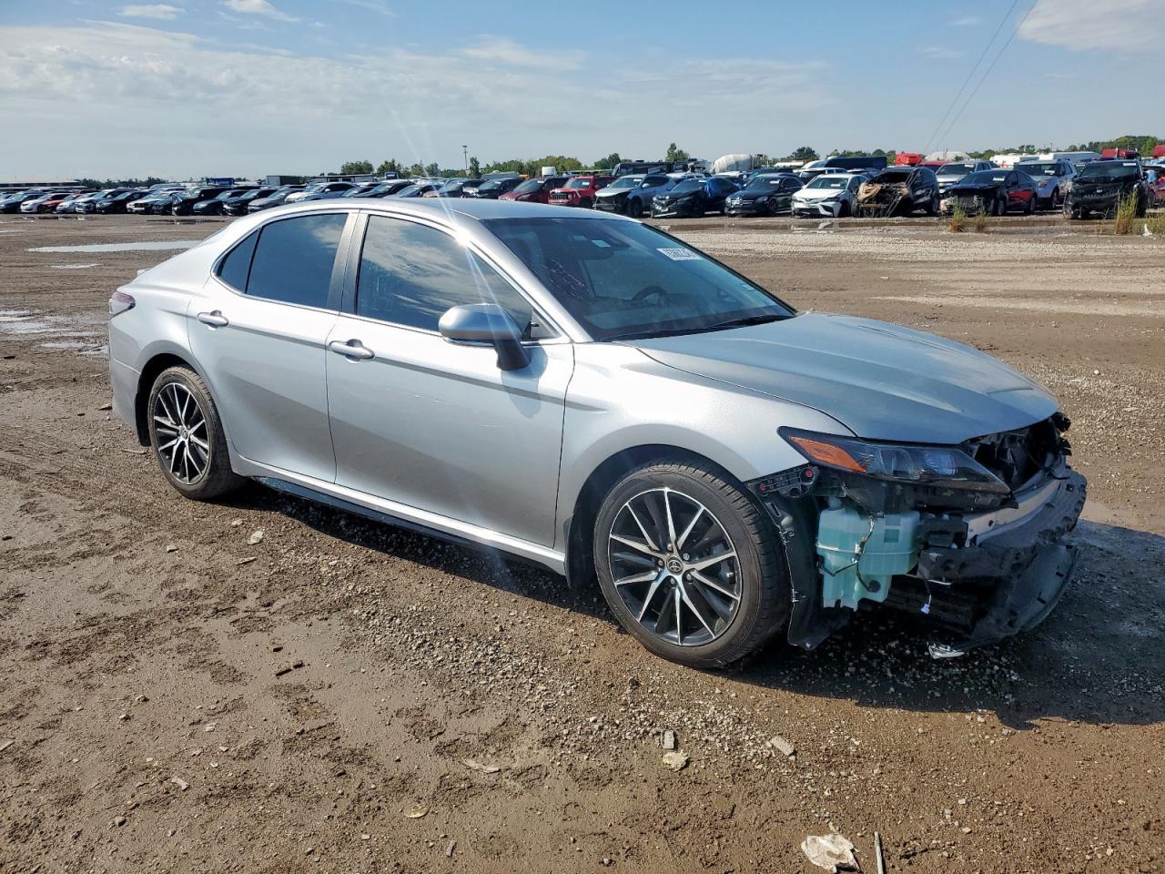 2022 Toyota Camry Se - Image 4