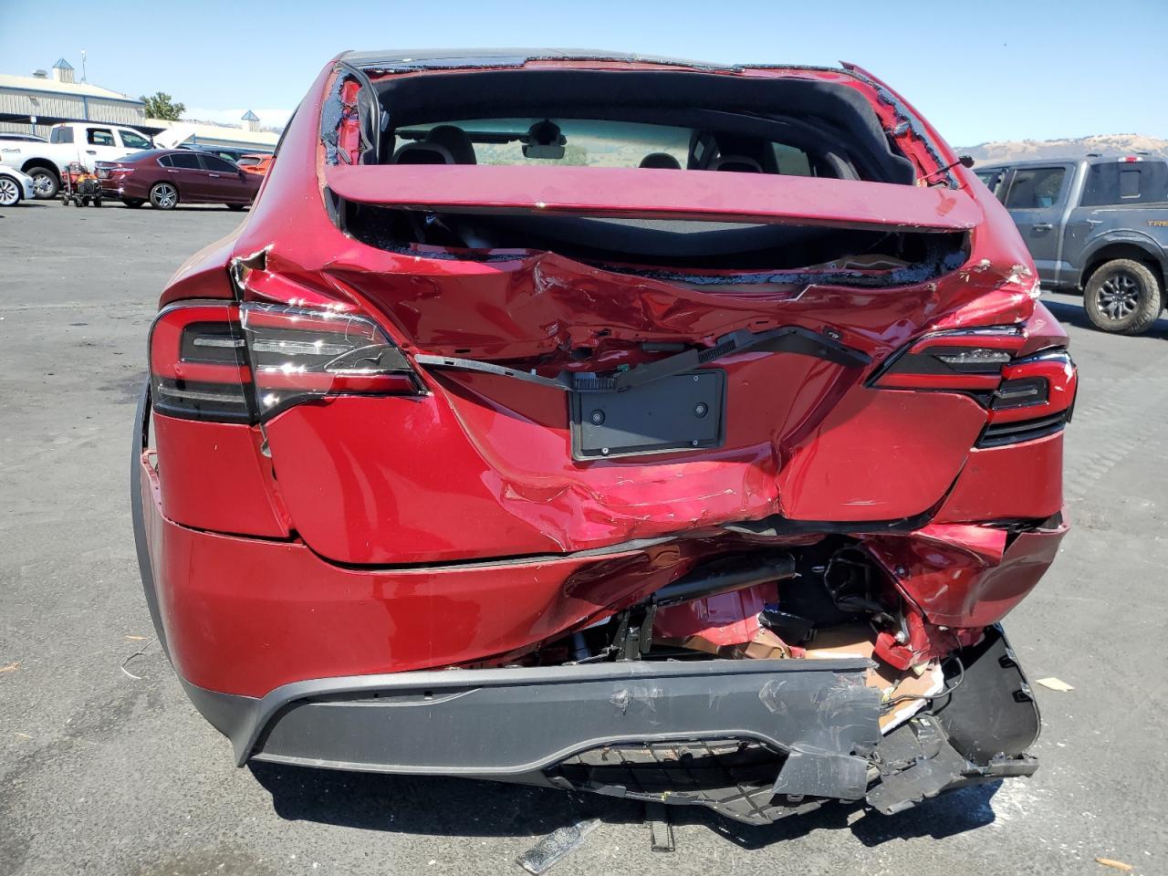 2025 Tesla Model X - Image 6