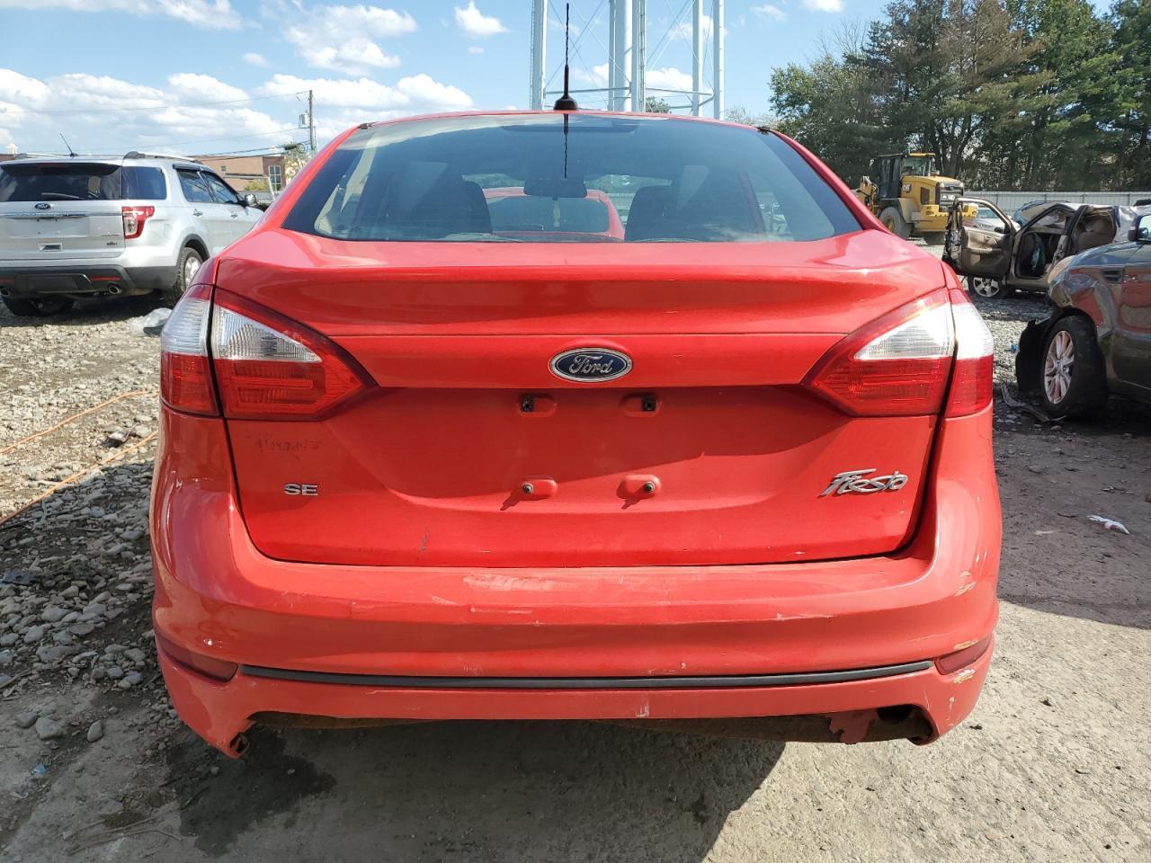 2015 Ford Fiesta Se - Фото 6