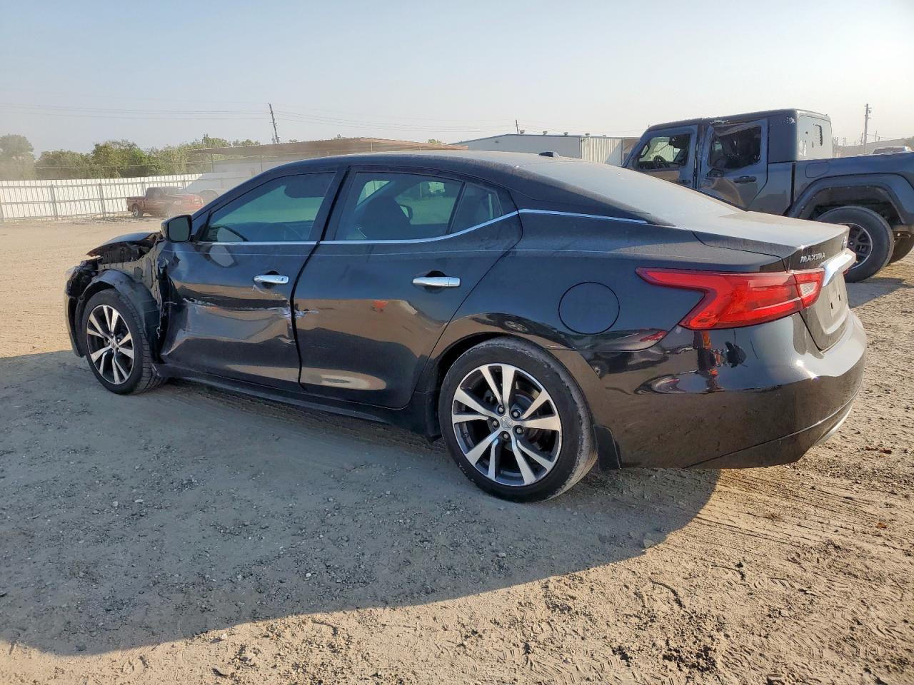 2017 Nissan Maxima 3.5S - Image 2