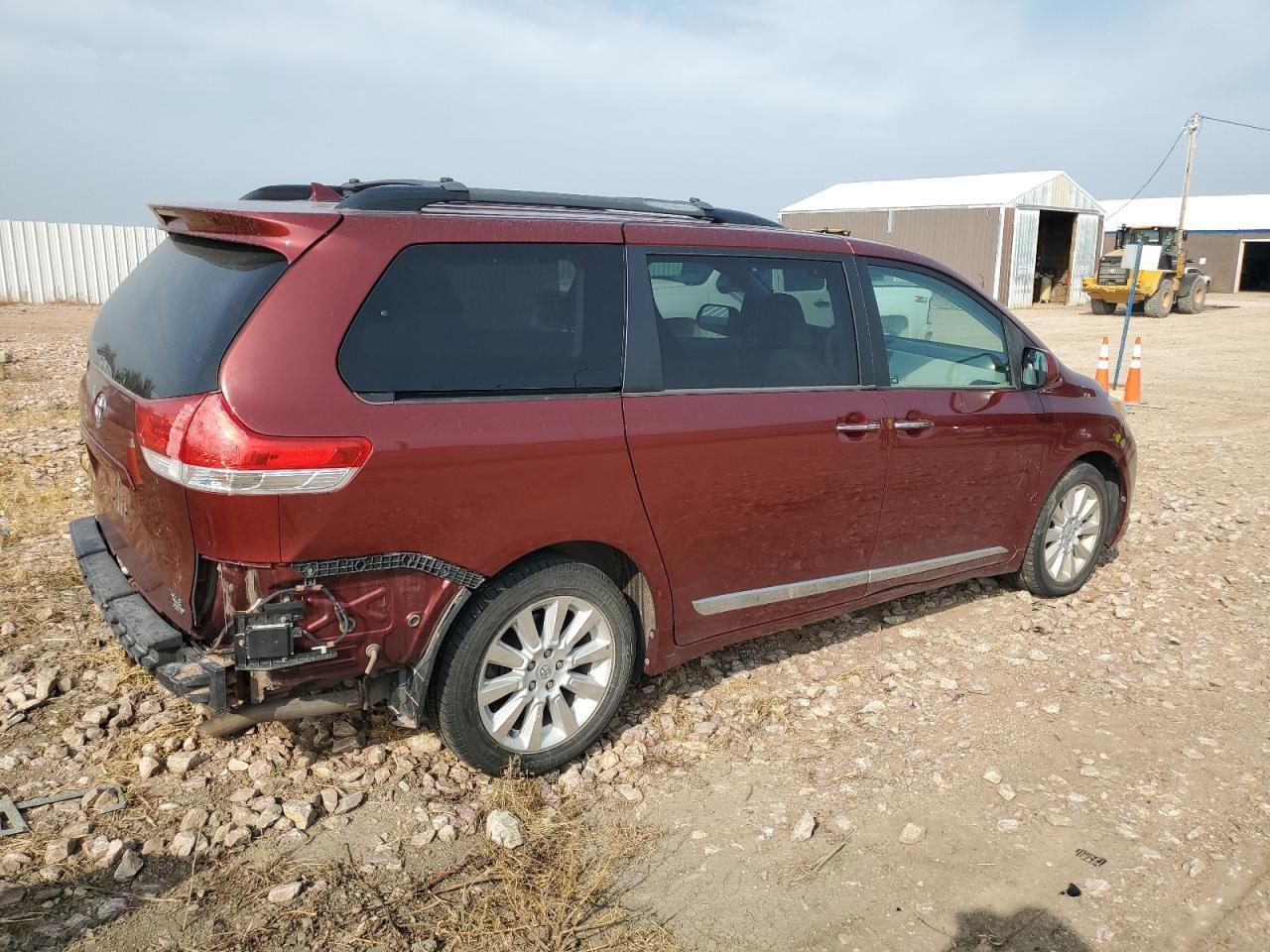 2013 Toyota Sienna Xle - Фото 3
