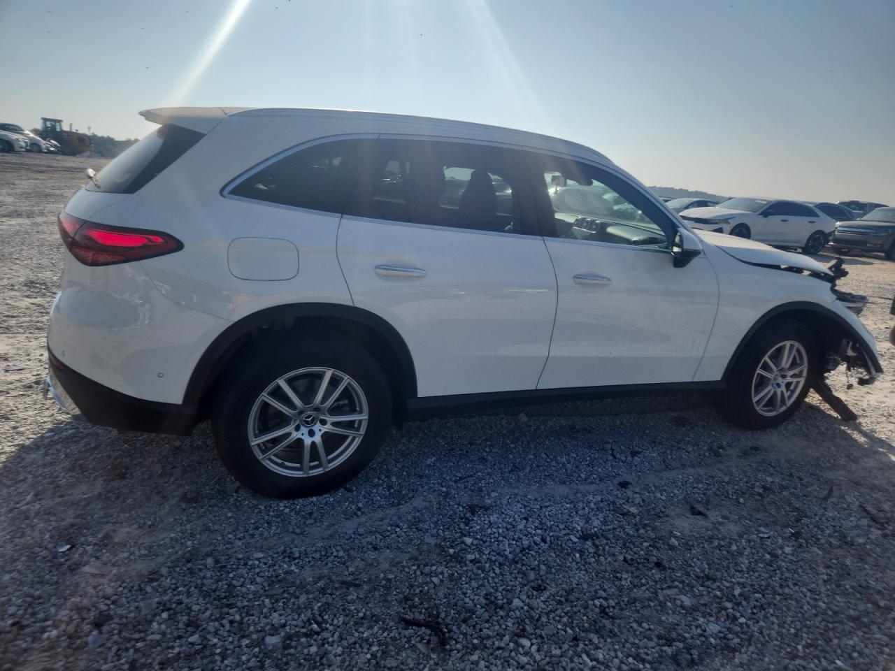 2025 Mercedes-Benz Glc 300 - Фото 3