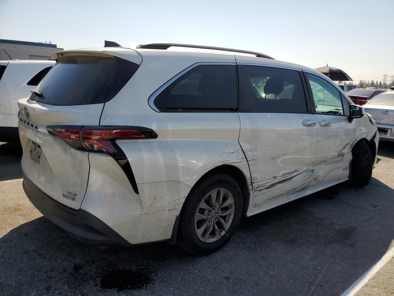 2021 Toyota Sienna Xle - Фото 3