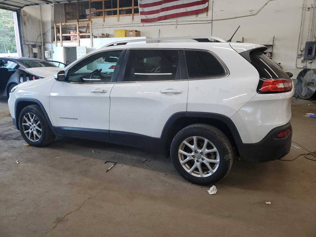 2018 Jeep Cherokee Latitude - Image 2