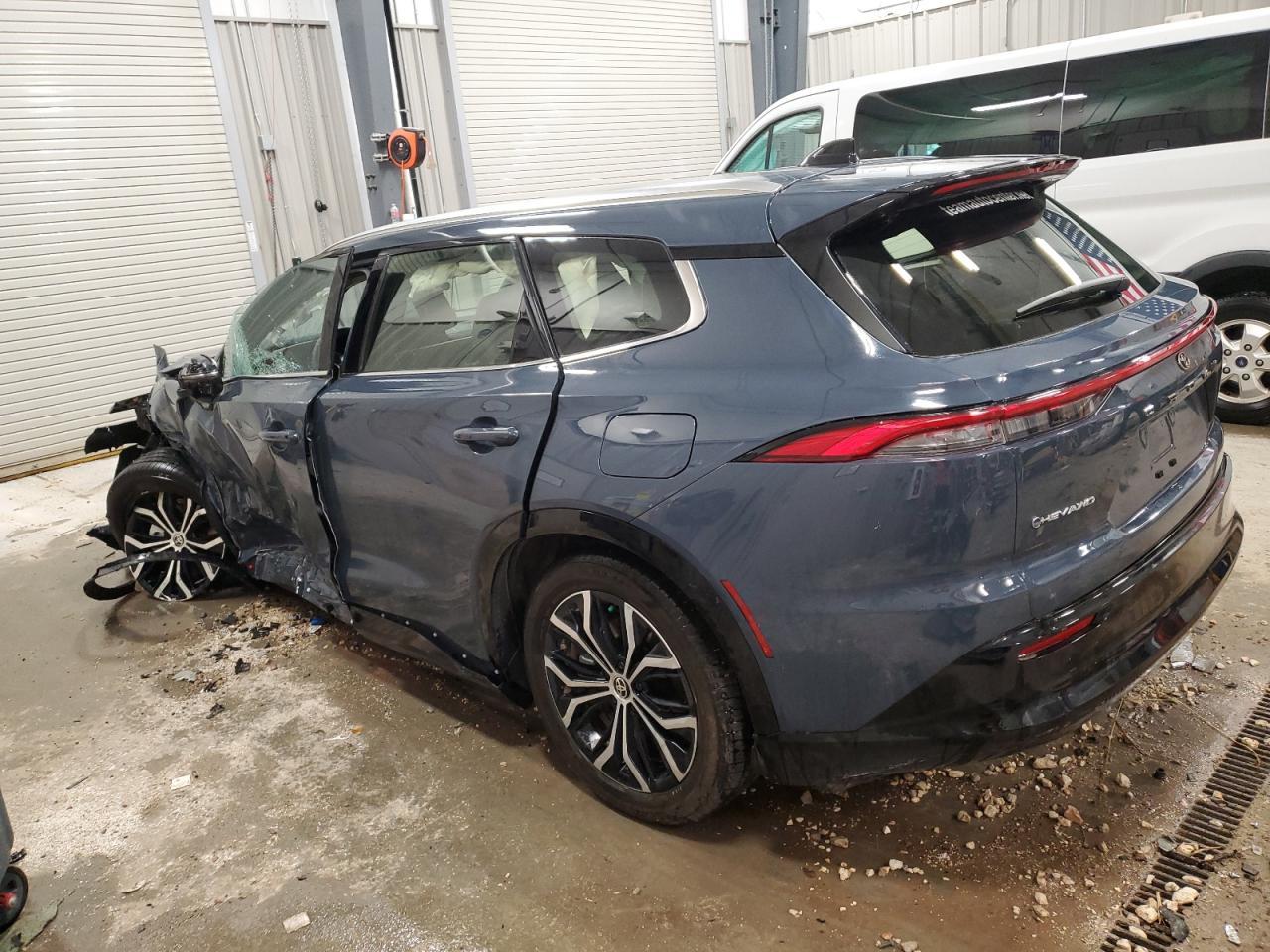 2025 Toyota Crown Signia Xle - Фото 2