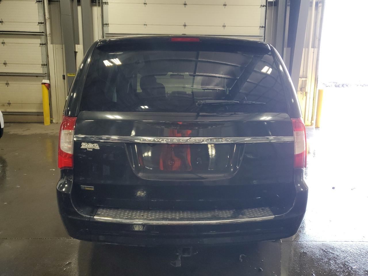 2016 Chrysler Town & Country Touring - Фото 6