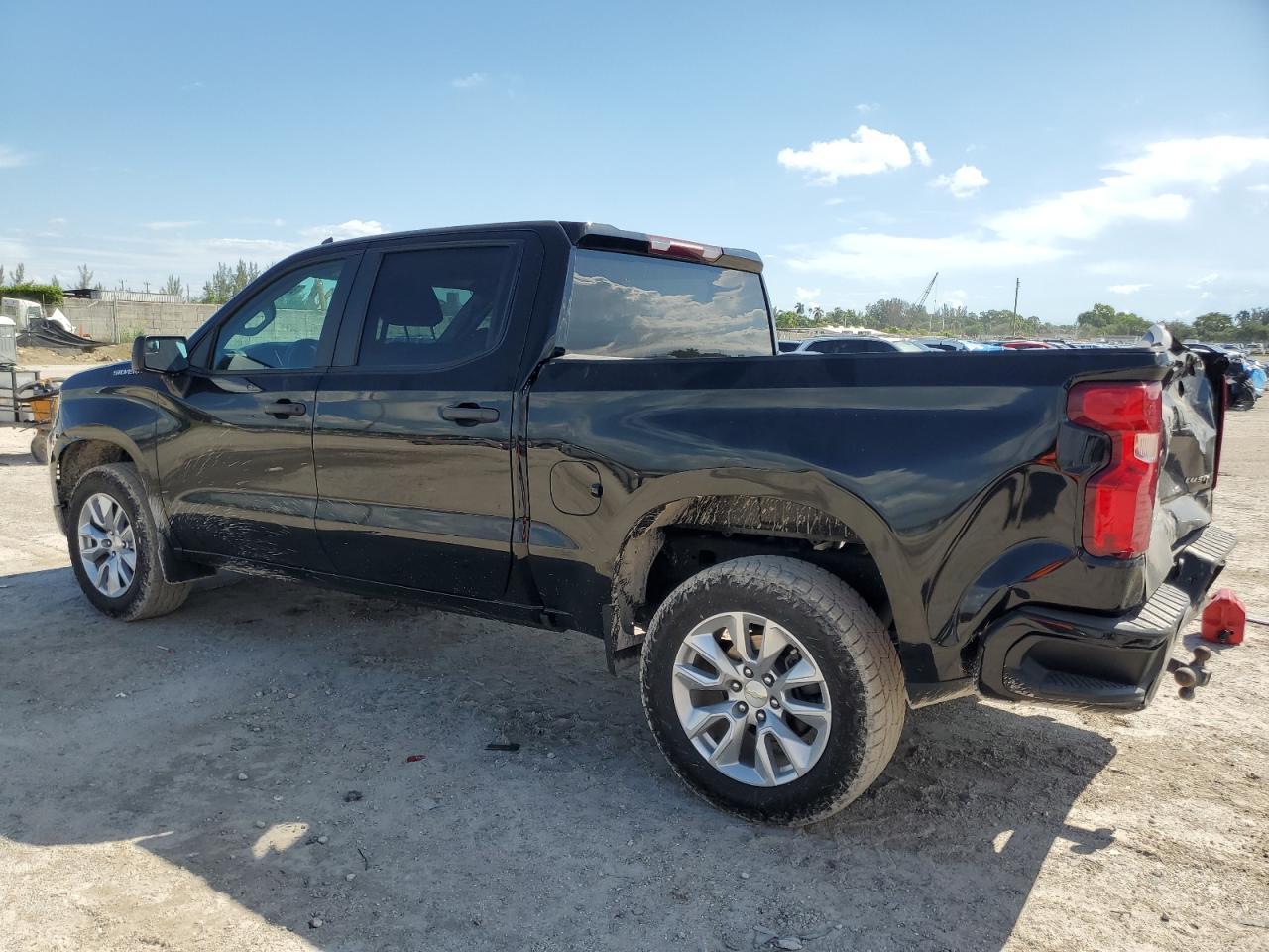 2022 Chevrolet Silverado C1500 Custom - Фото 2