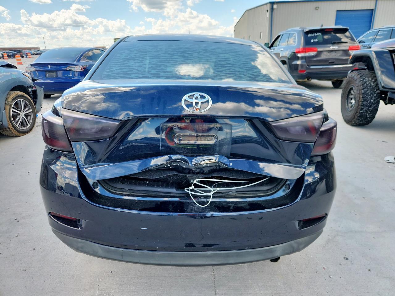 2017 Toyota Yaris Ia - Фото 6