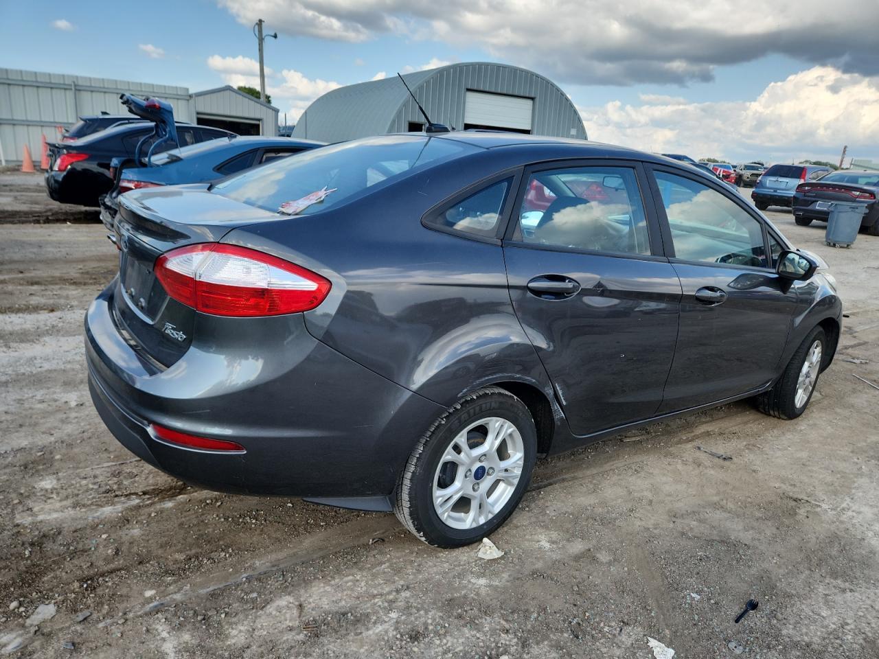 2015 Ford Fiesta Se - Фото 3