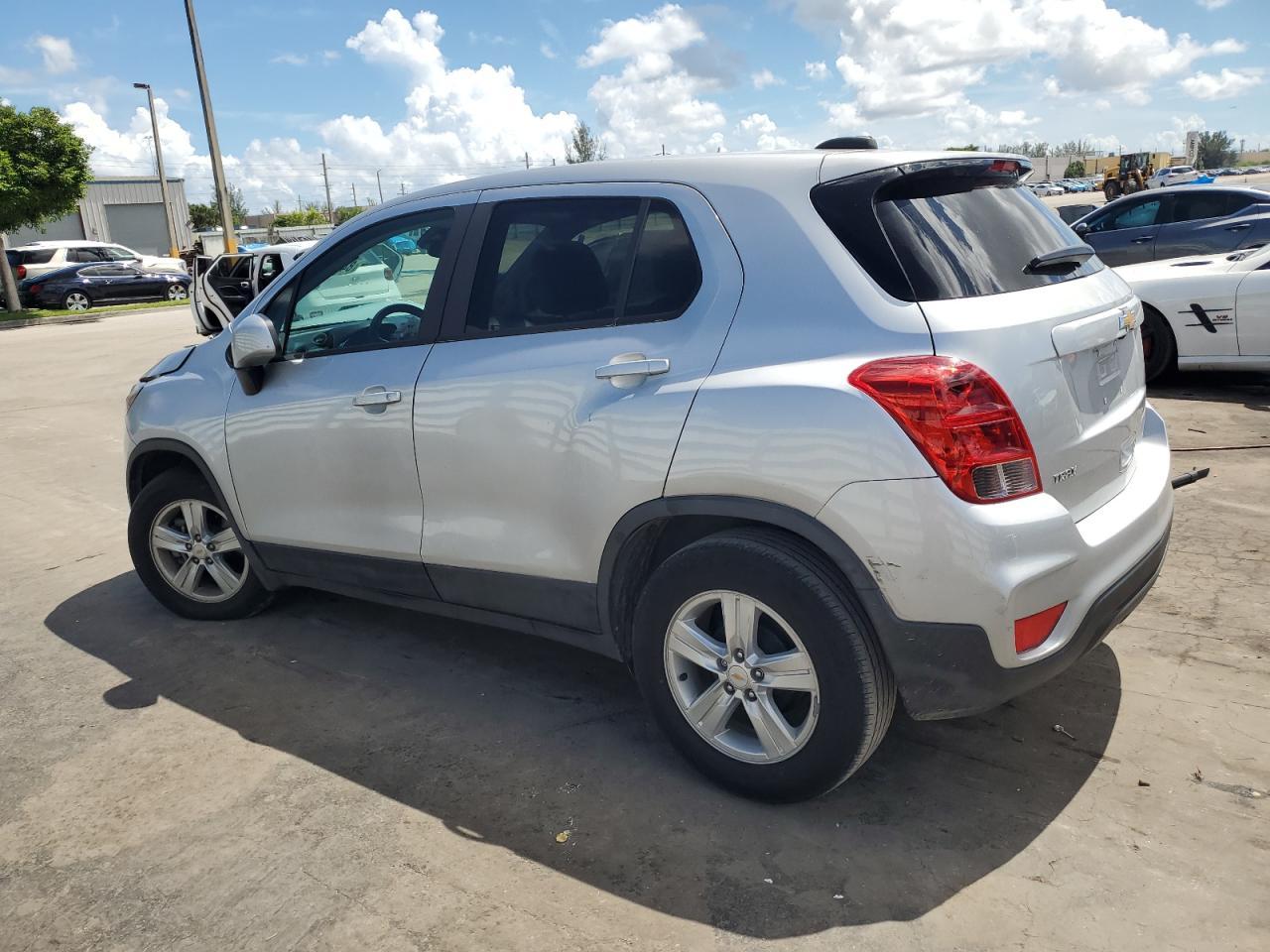 2020 Chevrolet Trax Ls - Фото 2