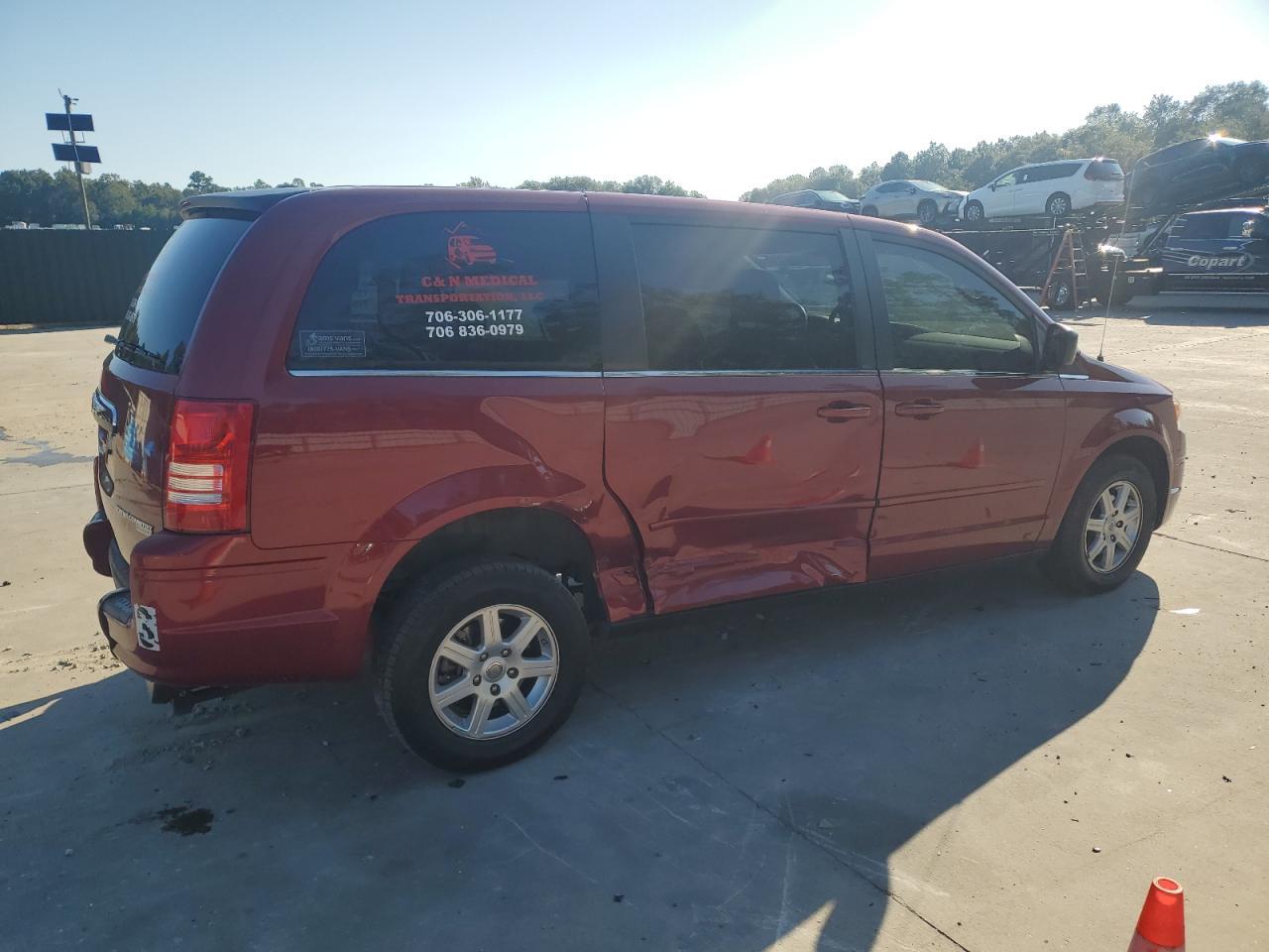 2010 Chrysler Town & Country Lx - Фото 3