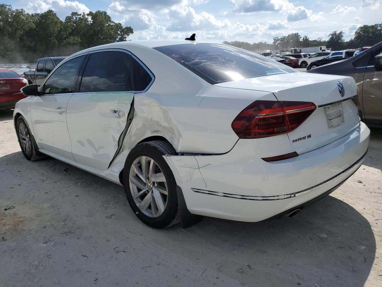 2018 Volkswagen Passat Se - Image 2