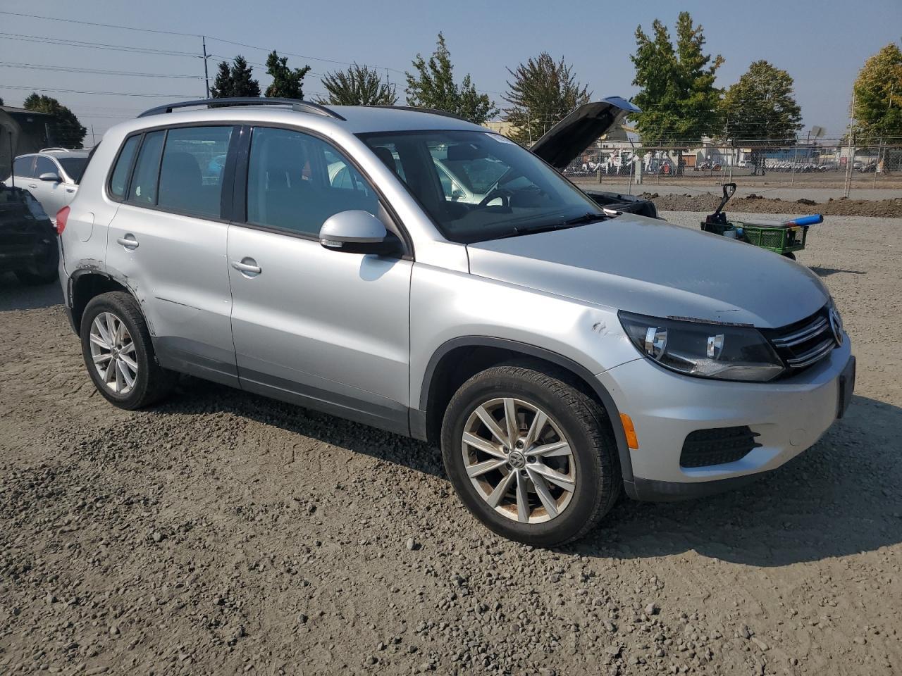 2017 Volkswagen Tiguan S - Image 4
