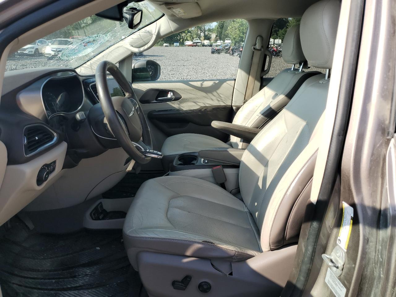 2017 Chrysler Pacifica Touring L Plus - Фото 7
