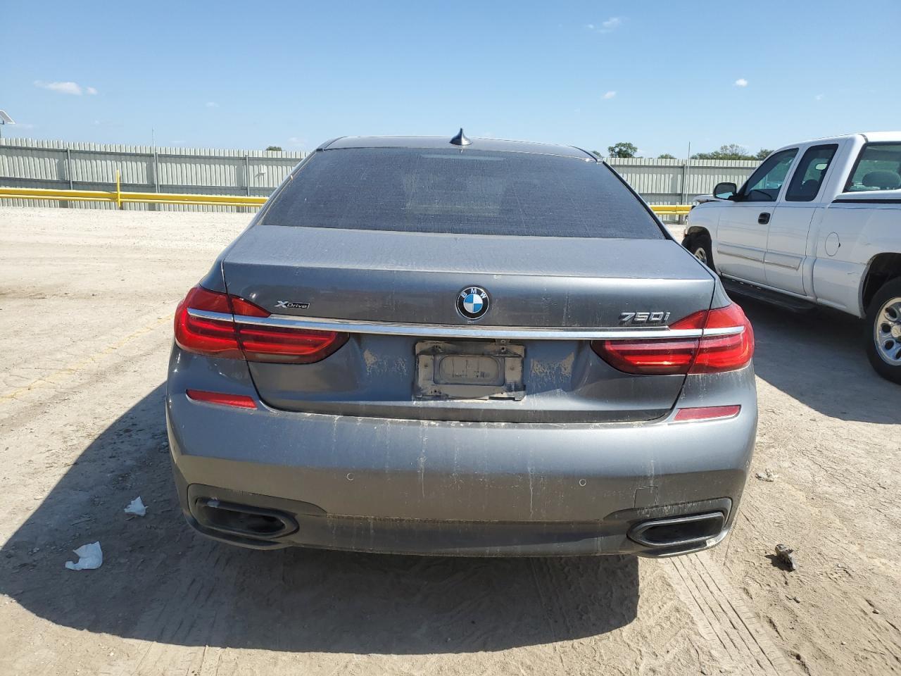 2017 BMW 750 Xi - Фото 6