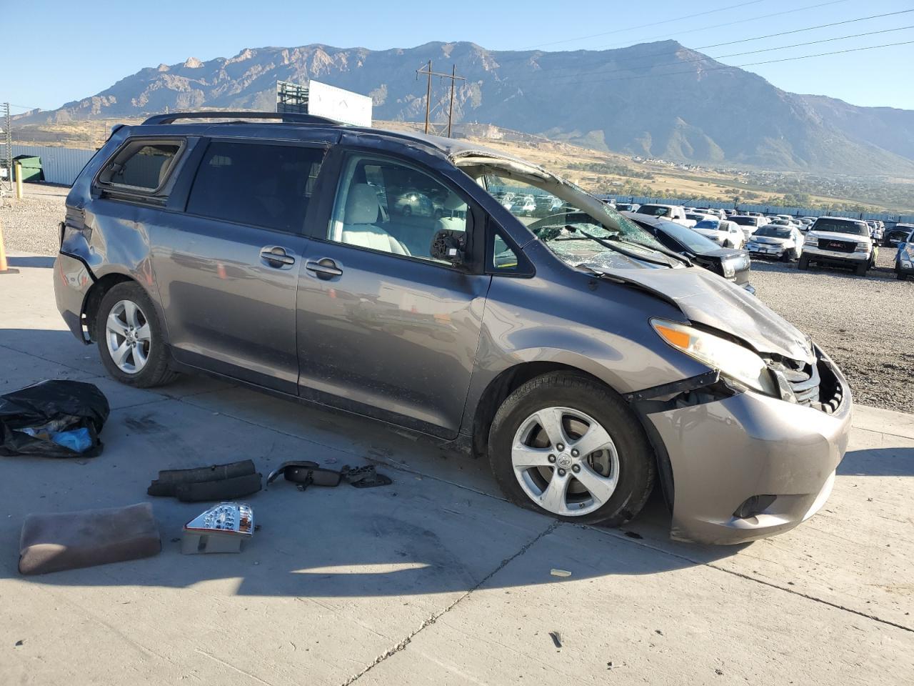 2011 Toyota Sienna - Image 4