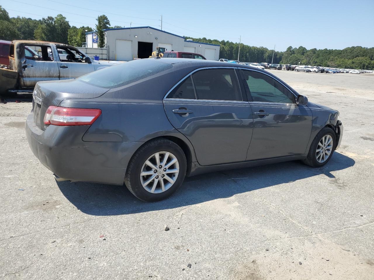2011 Toyota Camry Base - Фото 3