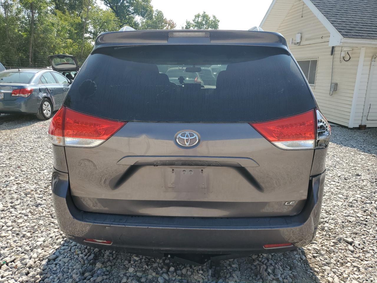2013 Toyota Sienna Le - Image 6