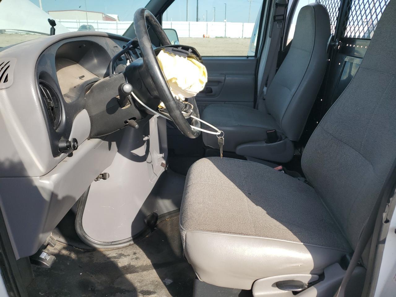 1999 Ford Econoline E250 Van - Фото 7