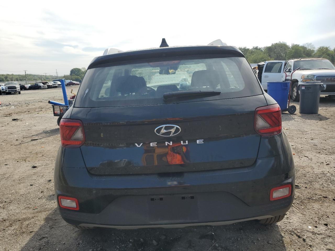 2022 Hyundai Venue Sel - Image 6