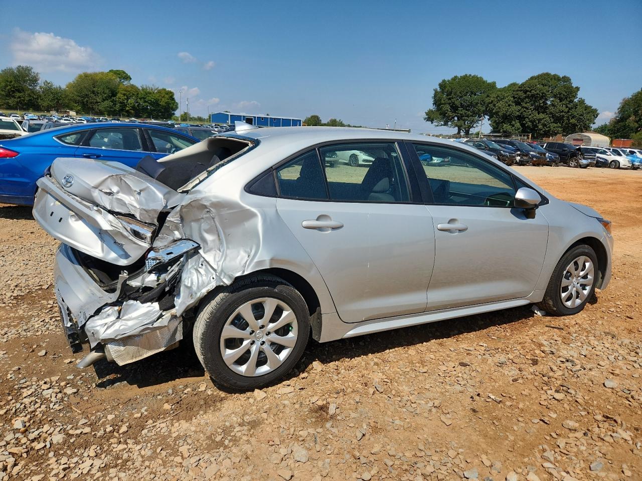 2025 Toyota Corolla Le - Фото 3