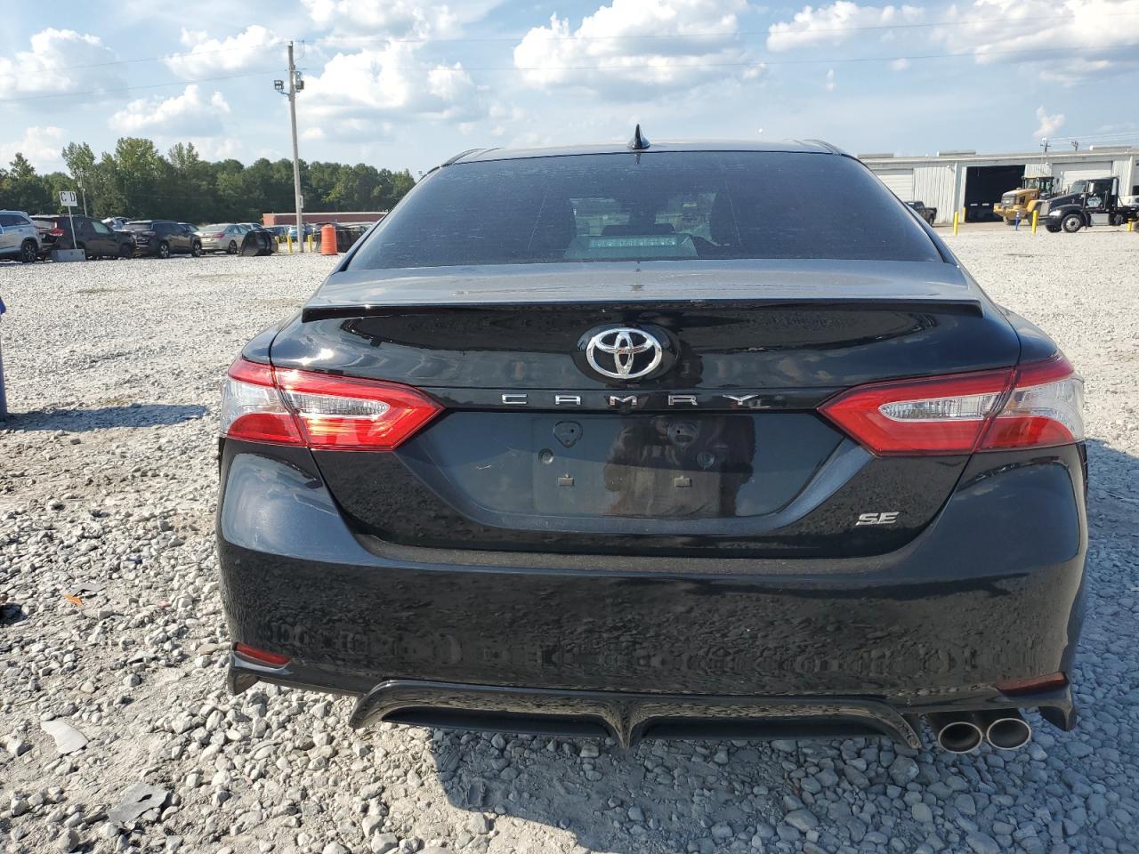 2020 Toyota Camry Se - Фото 6