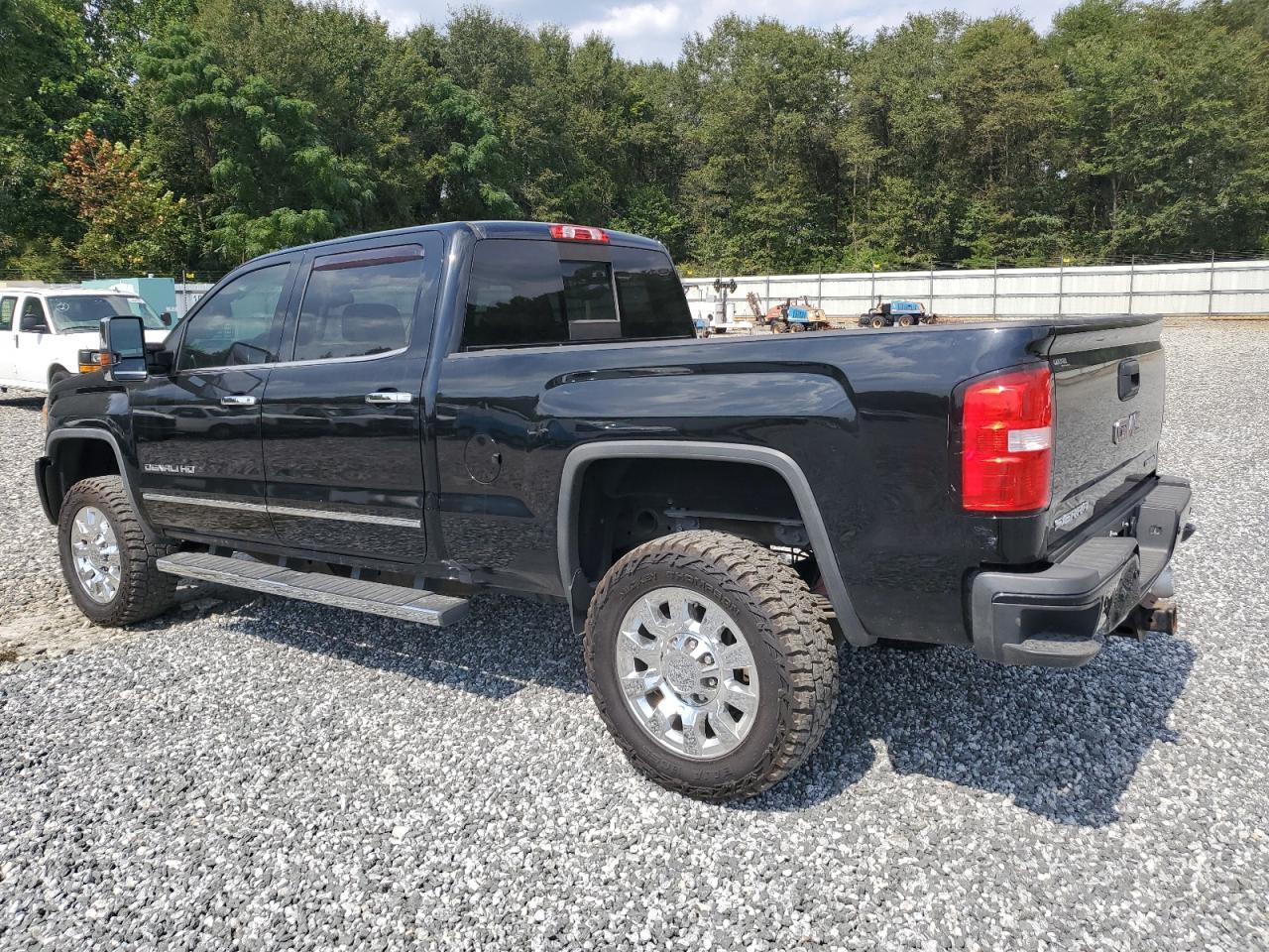 2018 GMC Sierra K2500 Denali - Image 2