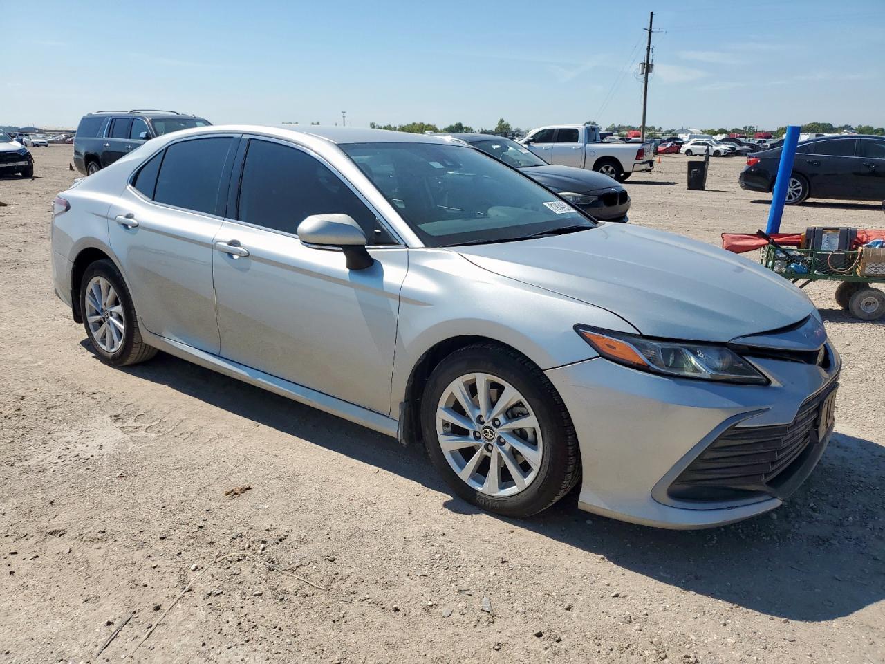 2022 Toyota Camry Le - Фото 4