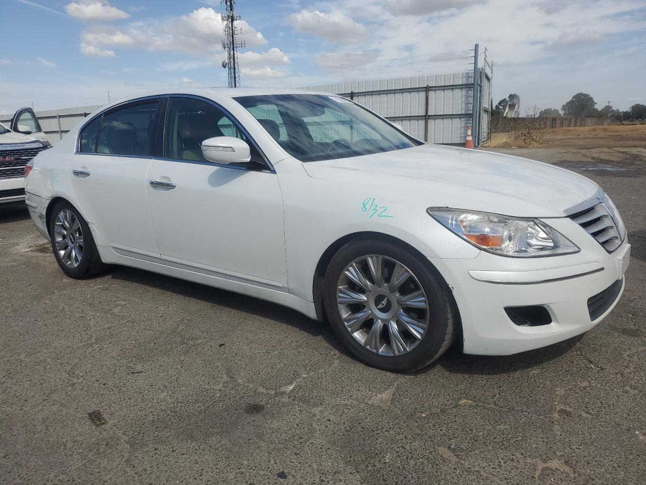 2011 Hyundai Genesis 3.8L - Фото 4