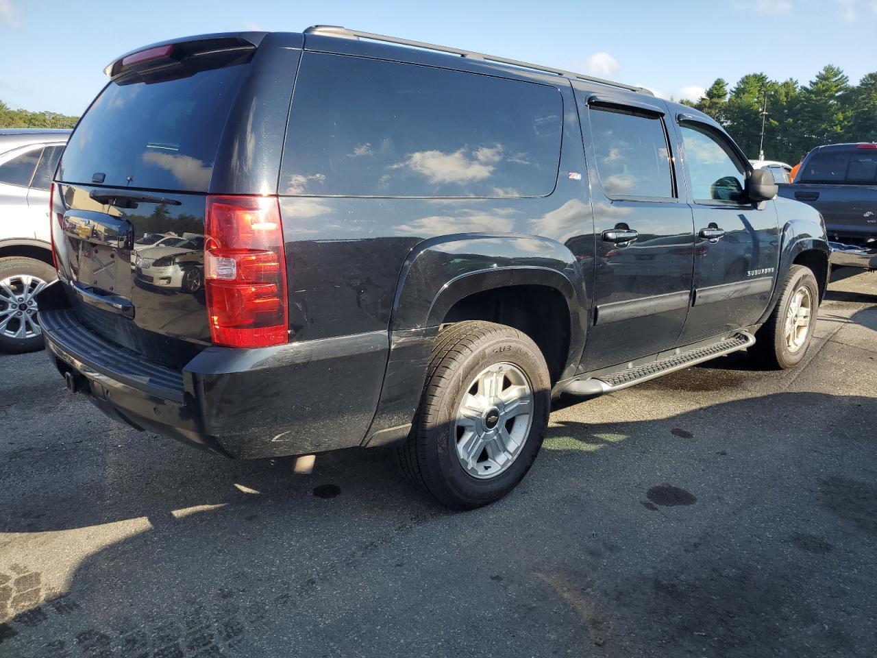 2014 Chevrolet Suburban K1500 Lt - Фото 3