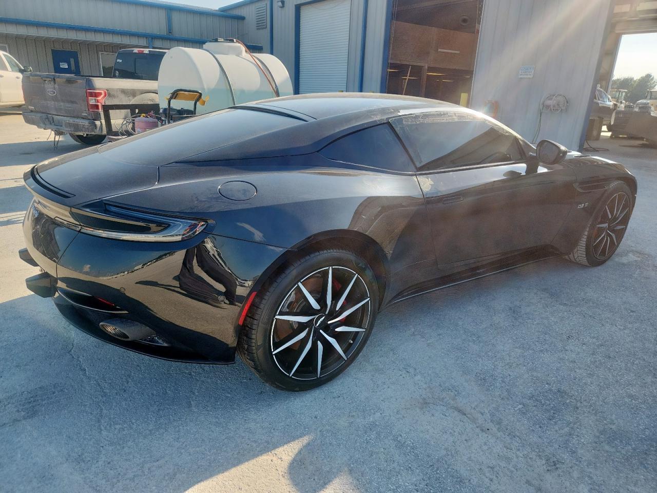 2018 Aston Martin Db11 - Фото 3