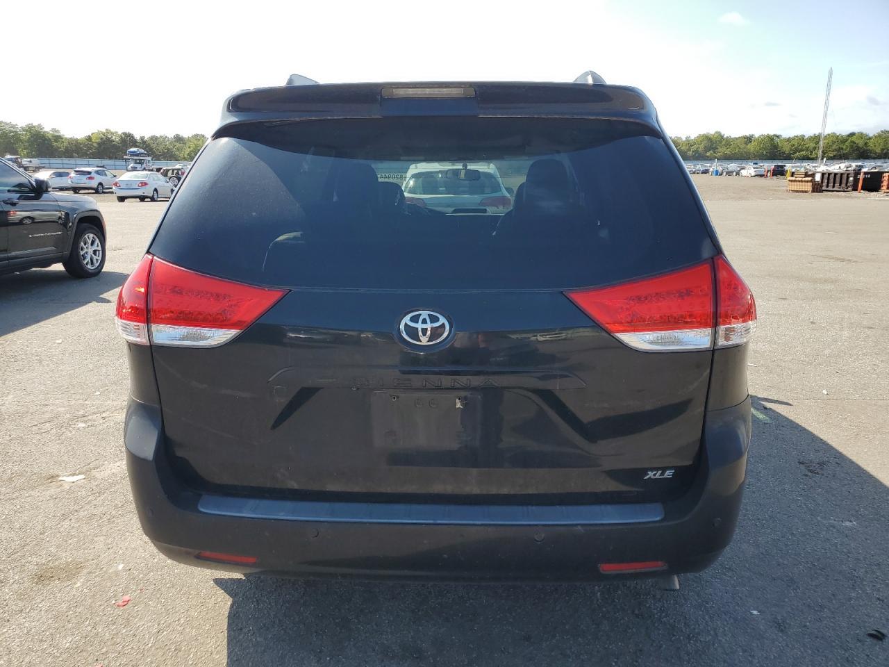 2013 Toyota Sienna Xle - Image 6