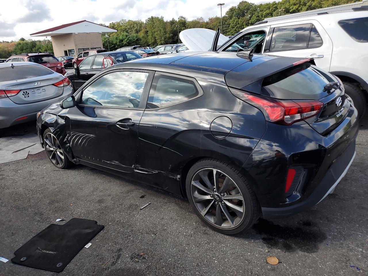 2019 Hyundai Veloster Base - Image 2