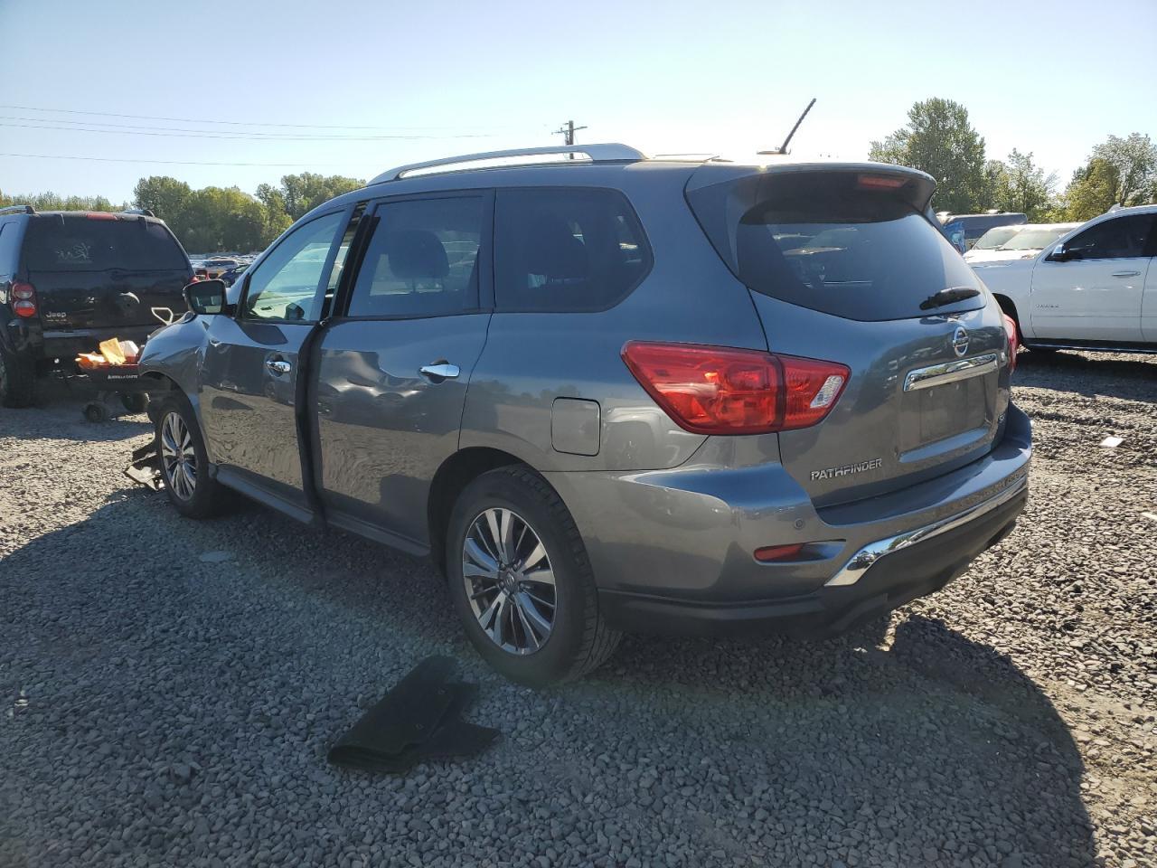 2018 Nissan Pathfinder S - Фото 2