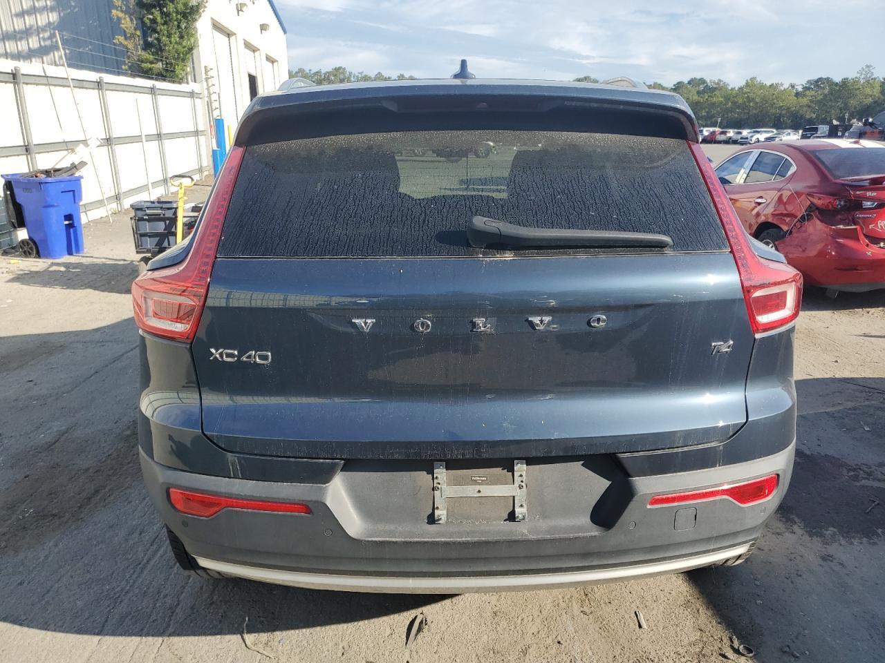 2021 Volvo Xc40 T4 Momentum - Фото 6