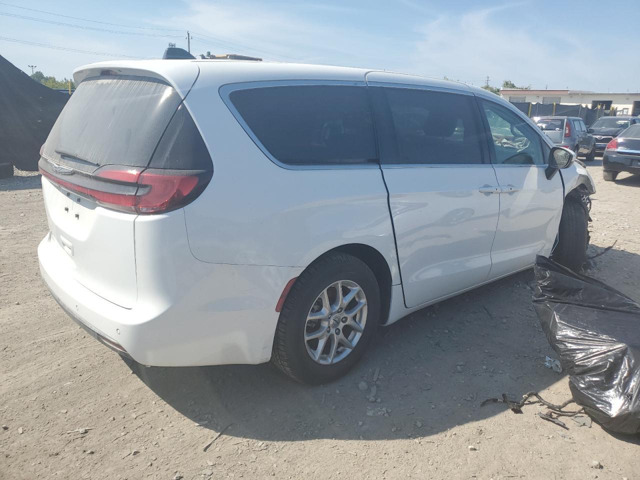 2023 Chrysler Pacifica Touring L - Фото 3