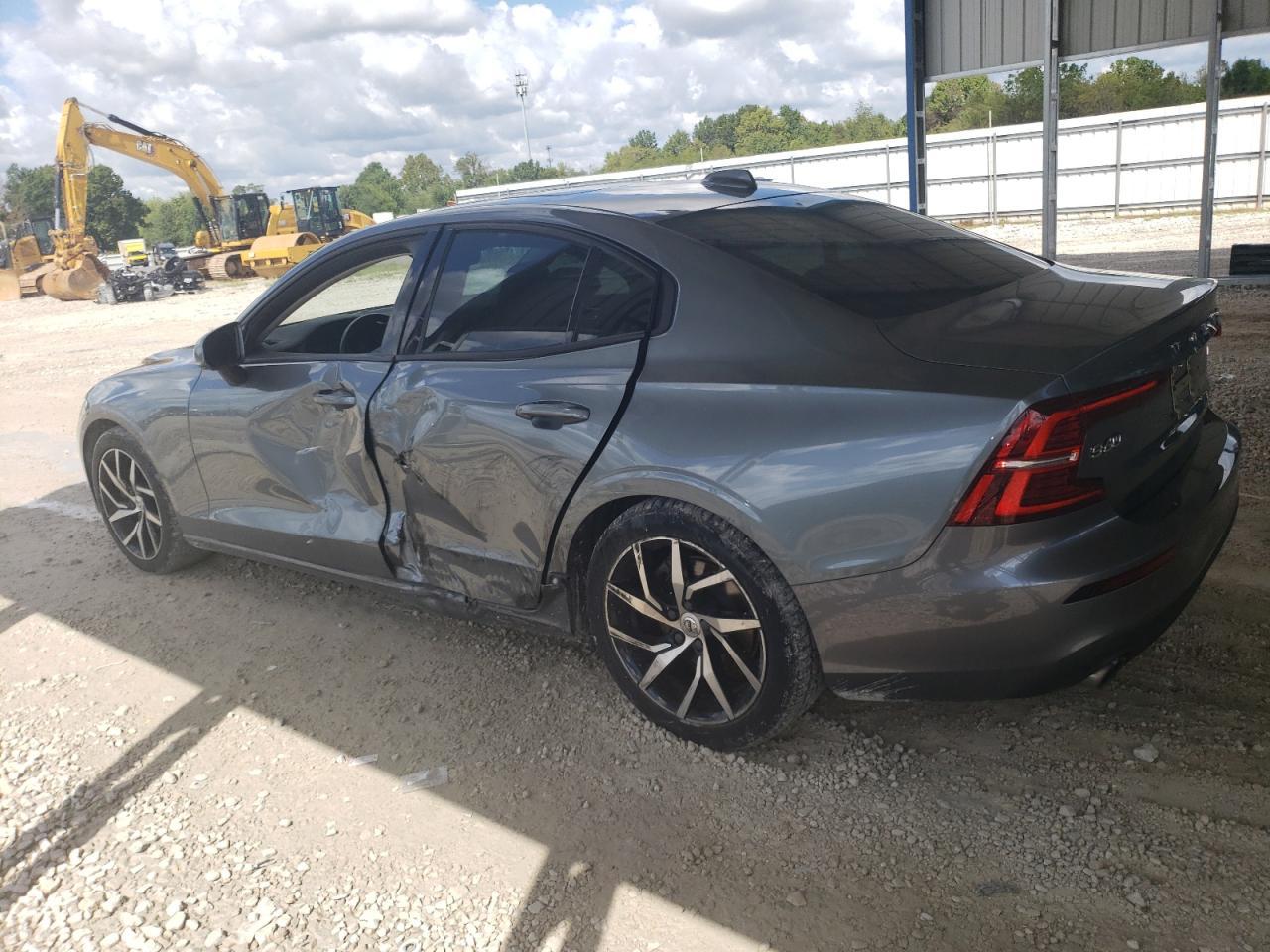 2019 Volvo S60 T5 Momentum - Фото 2