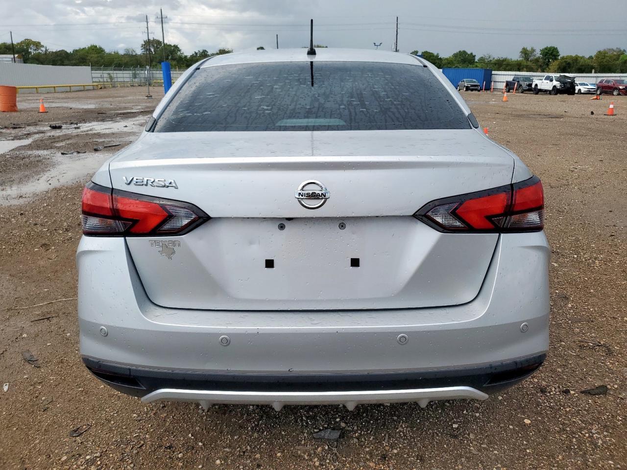 2020 Nissan Versa S - Фото 6