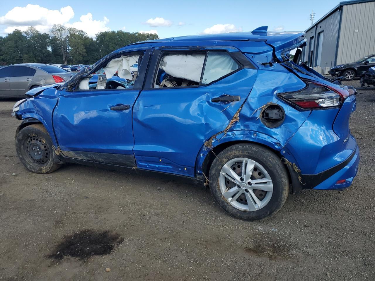 2023 Nissan Kicks S - Image 2