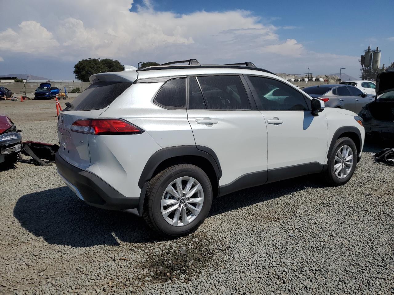 2024 Toyota Corolla Cross Le - Фото 3