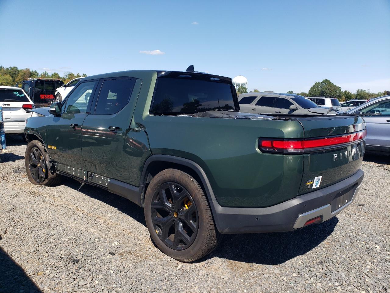 2022 Rivian R1T Adventure - Фото 2