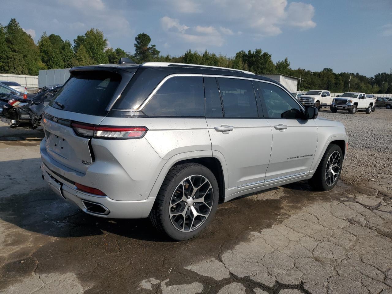 2022 Jeep Grand Cherokee Summit - Фото 3