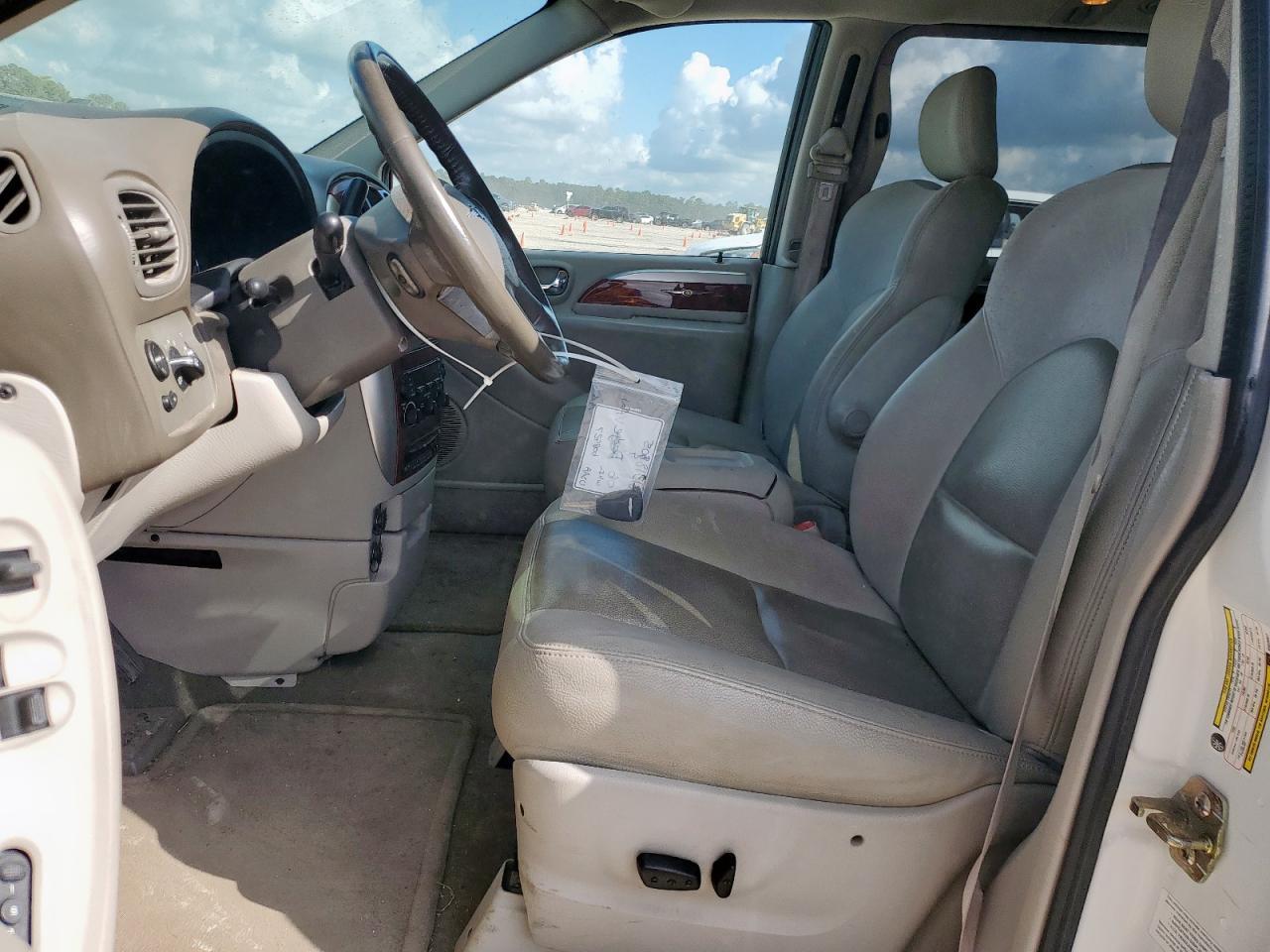 2006 Chrysler Town & Country Limited - Image 7